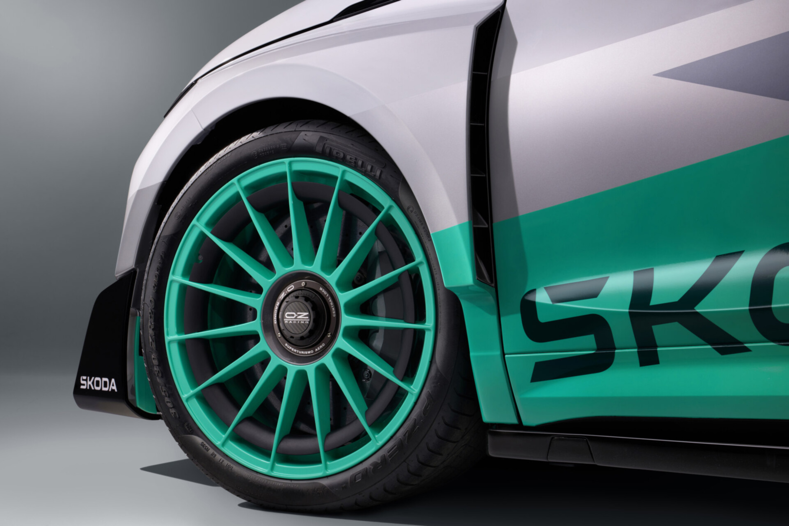 SMALL_15_New_Enyaq_RS_Race_36b9cdbc-1920x1281